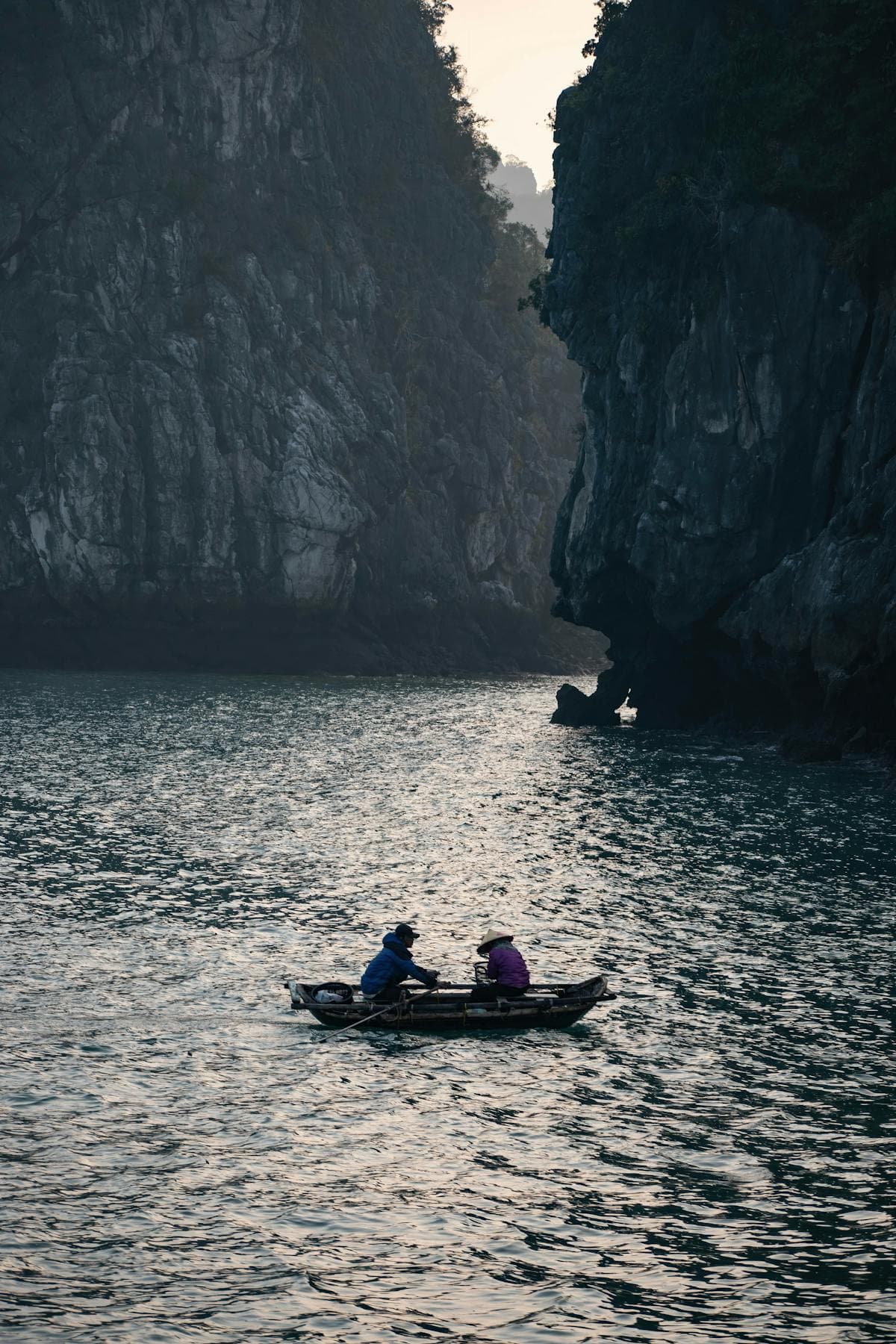 Chèo thuyền kayak trên Vịnh Hạ Long