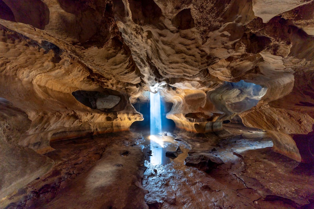 Hang Sửng Sốt, Vịnh Hạ Long